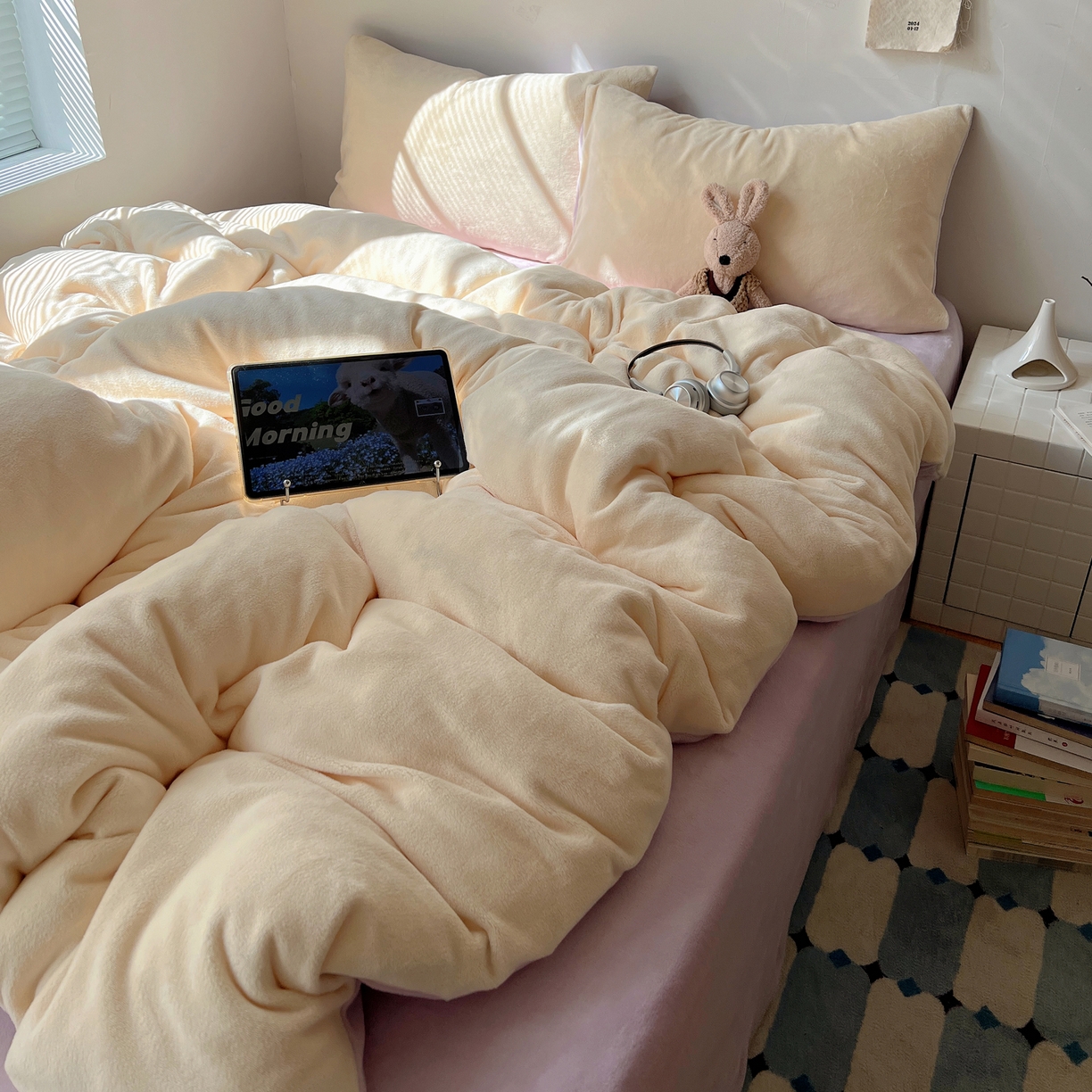 91家纺网 家纺一手货源 找家纺 六巷胡同 2025新款INS博主风纯色双拼A类牛奶绒四件套 奶酪紫薯