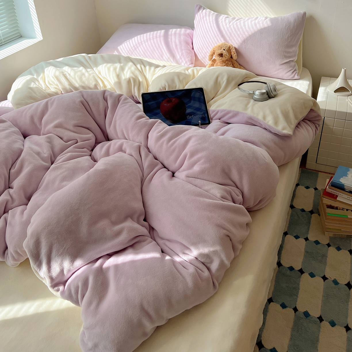 91家纺网 家纺一手货源 找家纺 六巷胡同 2025新款INS博主风纯色双拼A类牛奶绒四件套 芋泥生椰