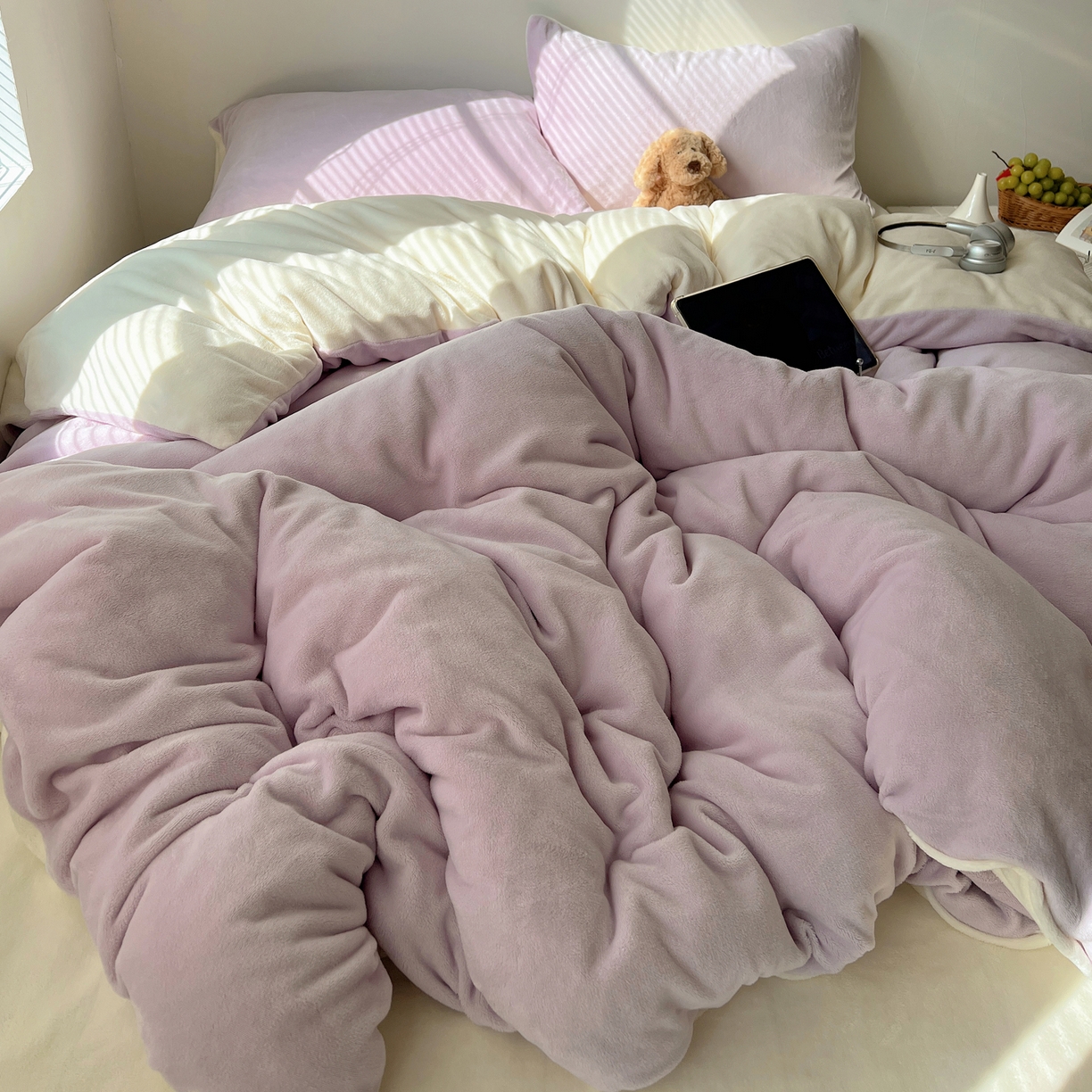 91家纺网 家纺一手货源 找家纺 六巷胡同 2025新款INS博主风纯色双拼A类牛奶绒四件套 芋泥生椰