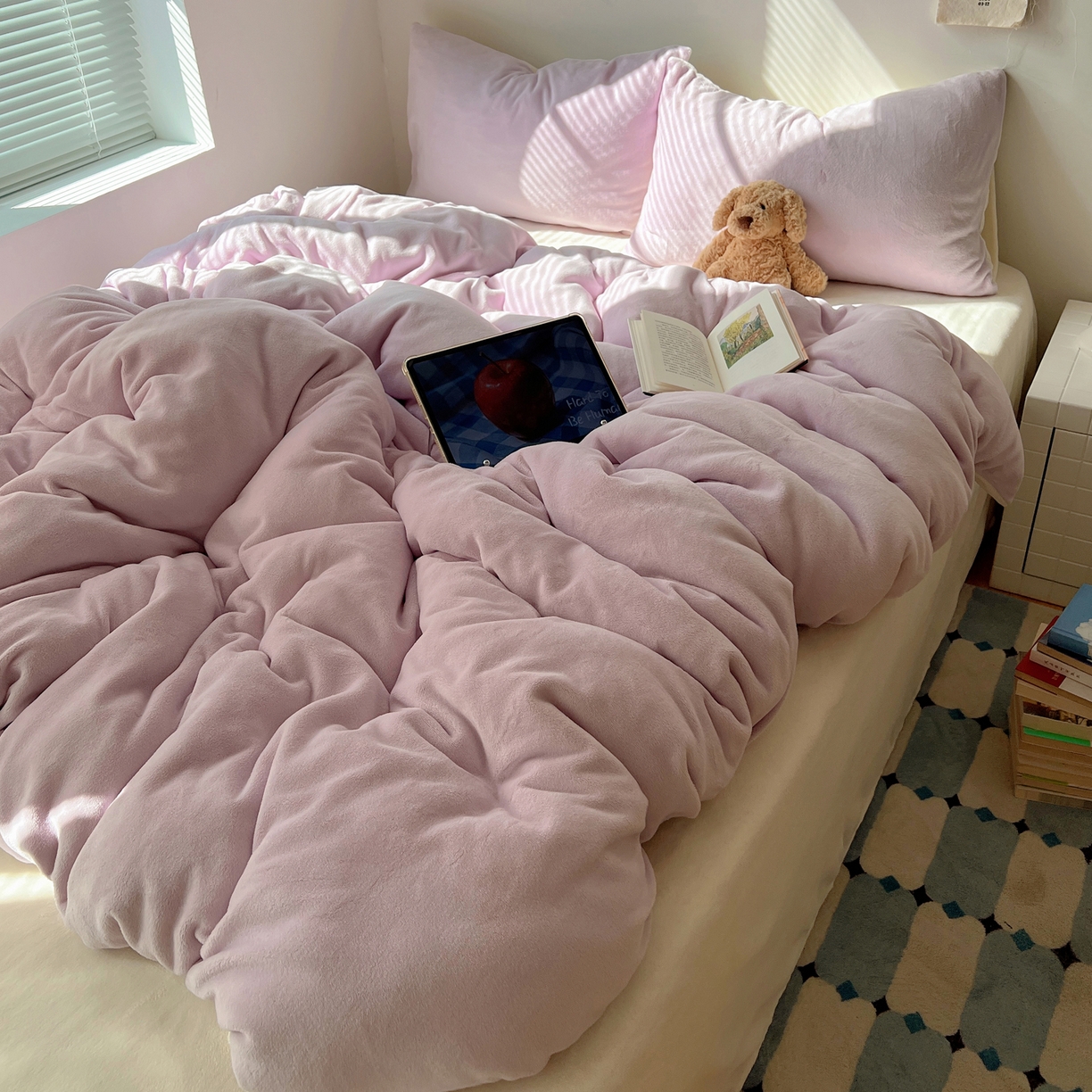 91家纺网 家纺一手货源 找家纺 六巷胡同 2025新款INS博主风纯色双拼A类牛奶绒四件套 芋泥生椰