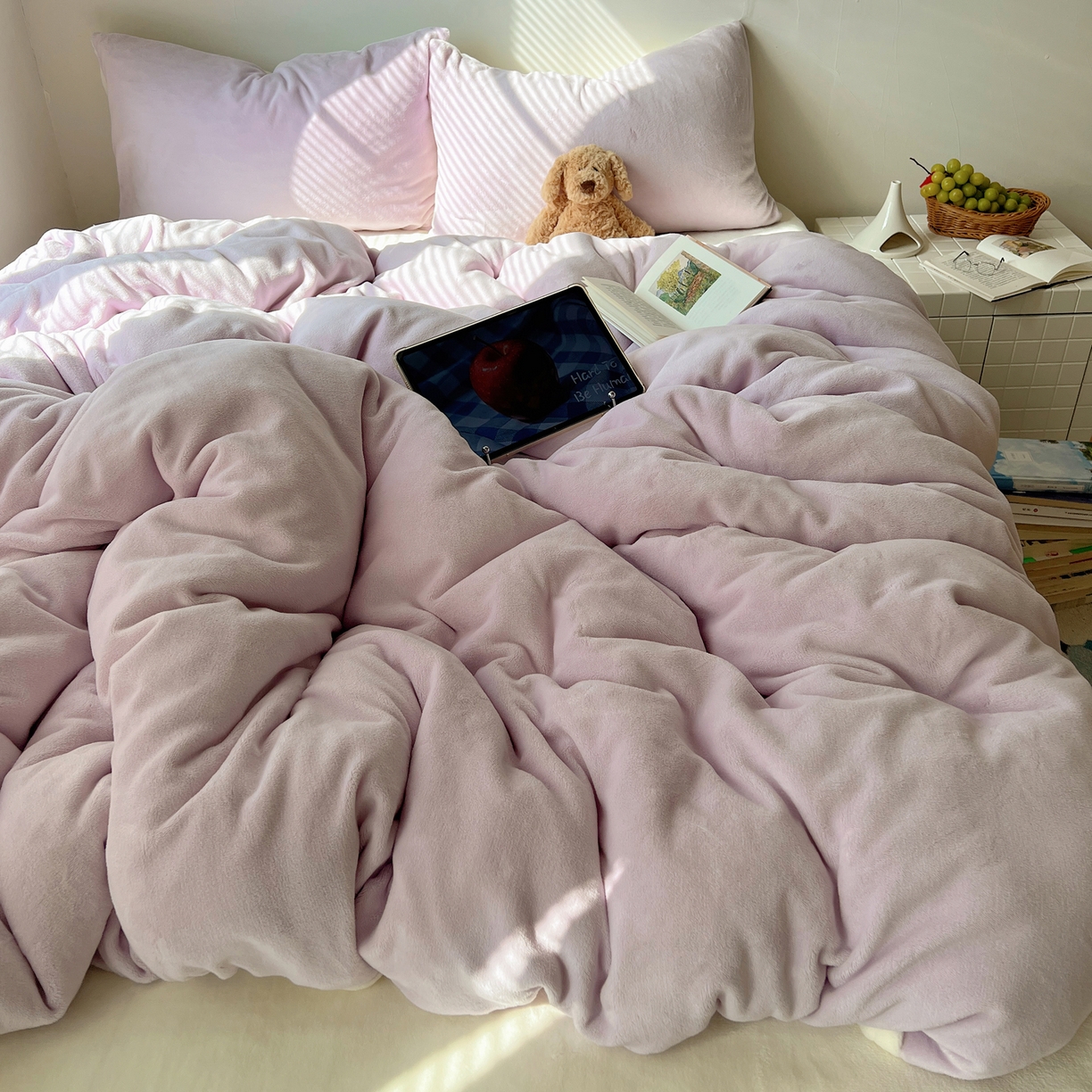 91家纺网 家纺一手货源 找家纺 六巷胡同 2025新款INS博主风纯色双拼A类牛奶绒四件套 芋泥生椰