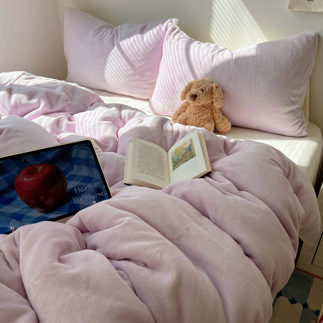 91家纺网 家纺一手货源 找家纺 六巷胡同 2025新款INS博主风纯色双拼A类牛奶绒四件套 芋泥生椰