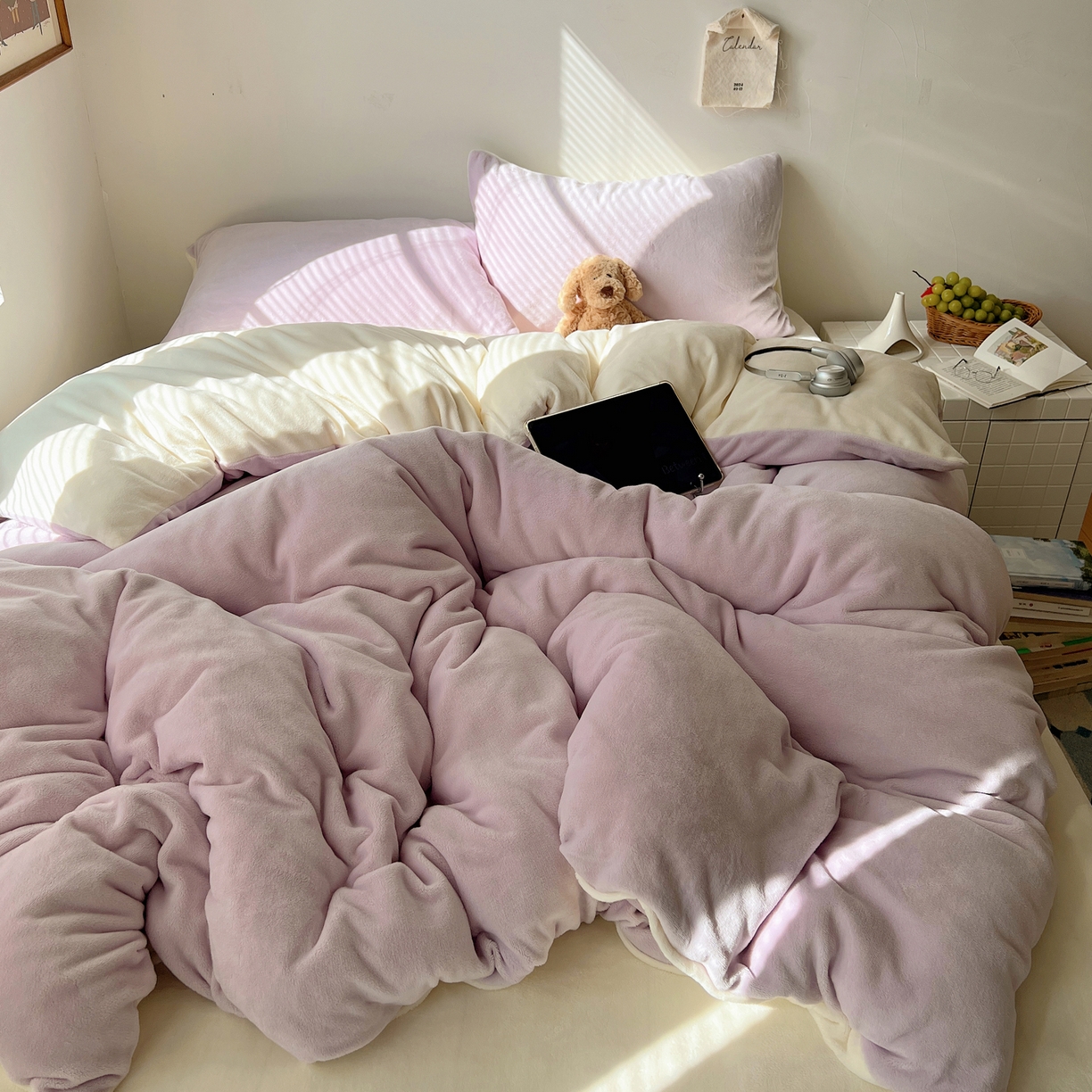 91家纺网 家纺一手货源 找家纺 六巷胡同 2025新款INS博主风纯色双拼A类牛奶绒四件套 芋泥生椰