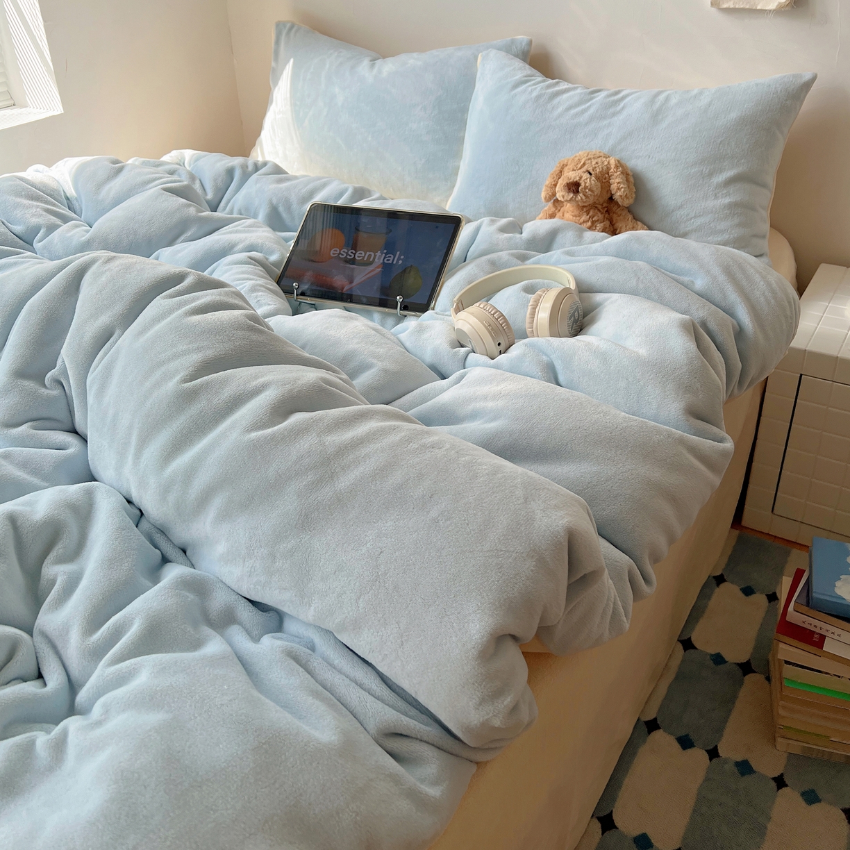 91家纺网 家纺一手货源 找家纺 （总）六巷胡同 2025新款INS博主风纯色双拼A类牛奶绒四件套