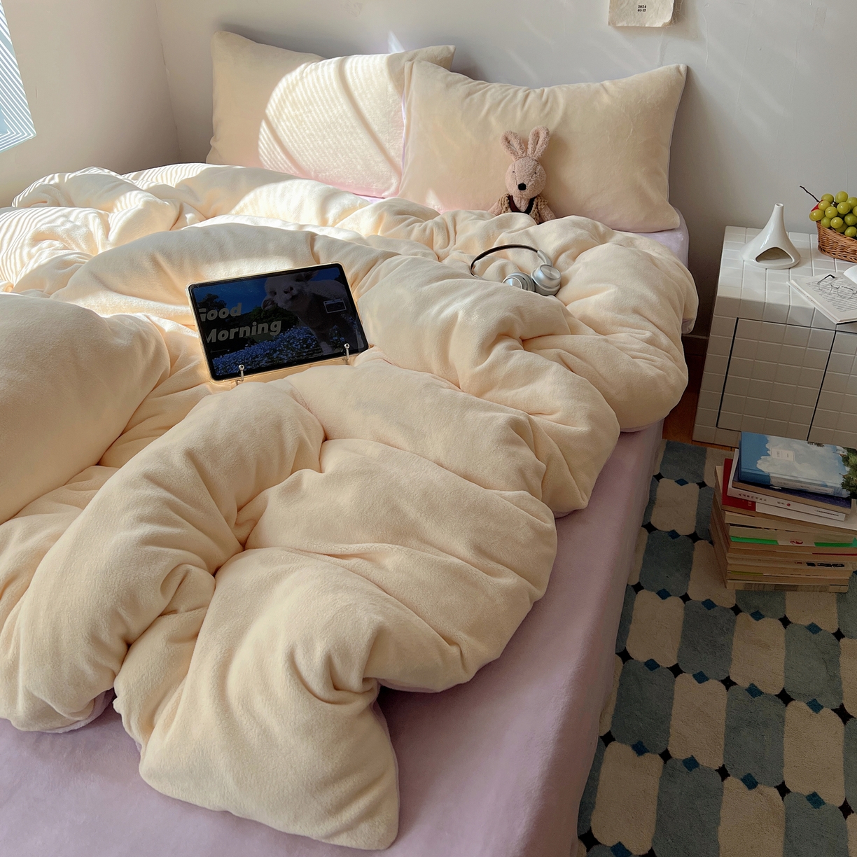 91家纺网 家纺一手货源 找家纺 六巷胡同 2025新款INS博主风纯色双拼A类牛奶绒四件套 奶酪紫薯