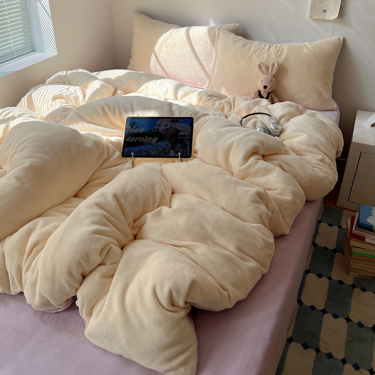 91家纺网 家纺一手货源 找家纺 六巷胡同 2025新款INS博主风纯色双拼A类牛奶绒四件套 奶酪紫薯