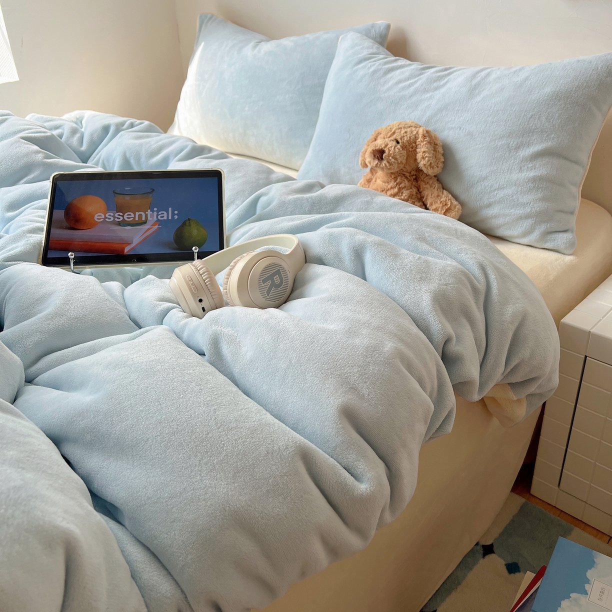 91家纺网 家纺一手货源 找家纺 六巷胡同 2025新款INS博主风纯色双拼A类牛奶绒四件套 海盐芝士