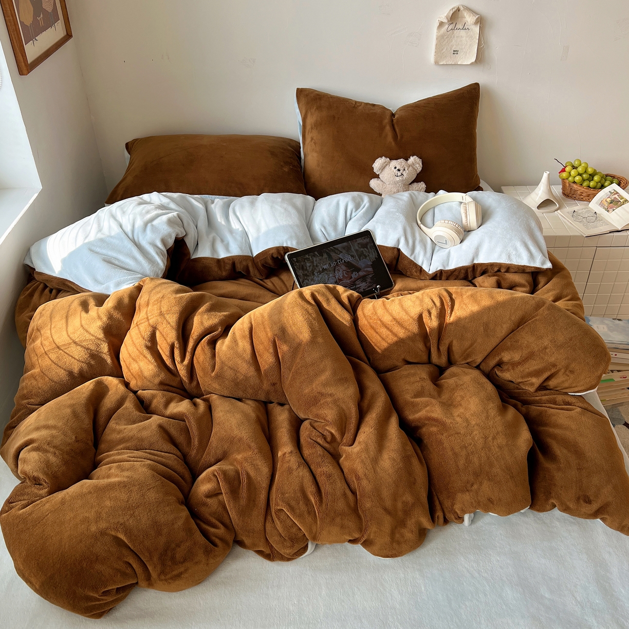 91家纺网 家纺一手货源 找家纺 六巷胡同 2025新款INS博主风纯色双拼A类牛奶绒四件套 可可海盐