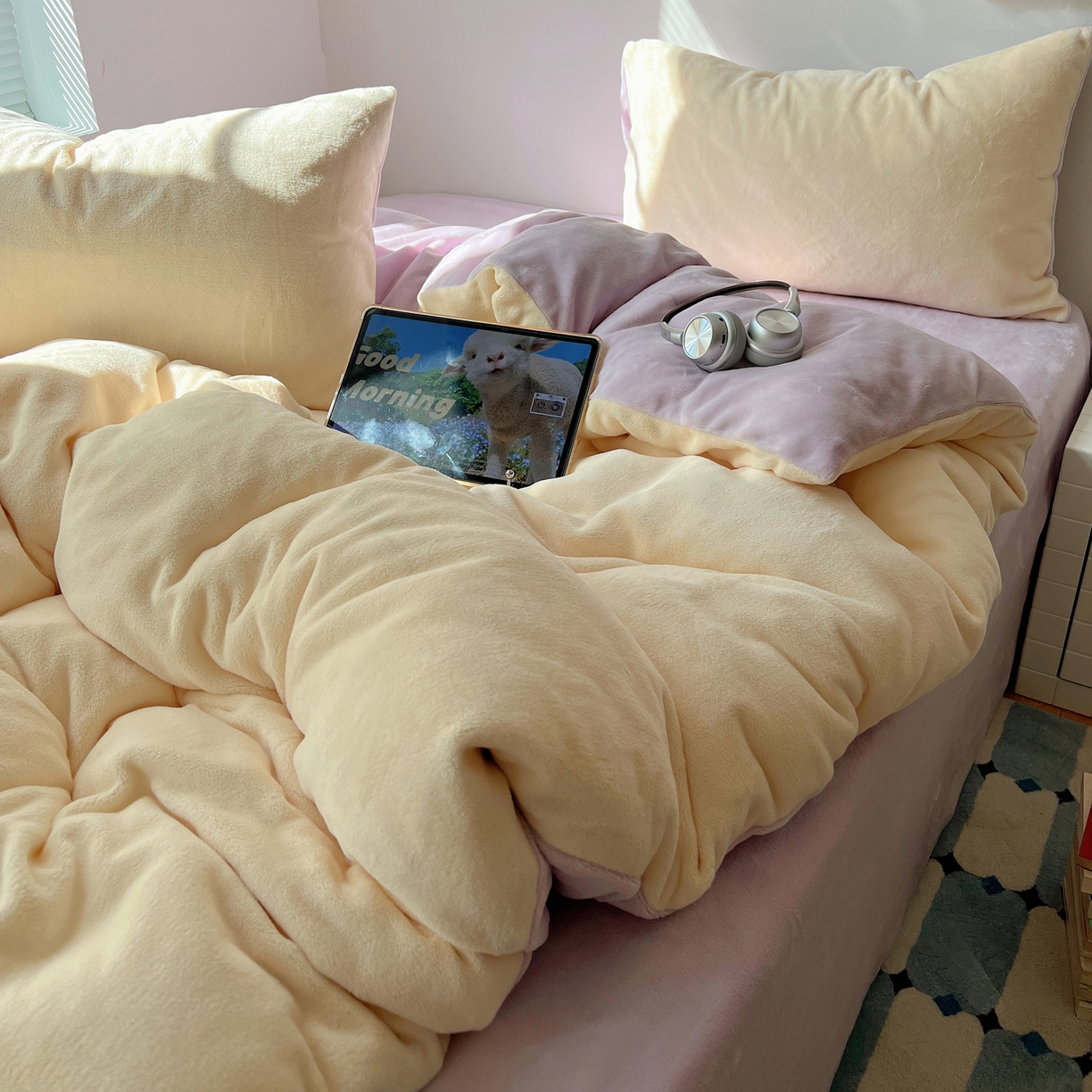 91家纺网 家纺一手货源 找家纺 （总）六巷胡同 2025新款INS博主风纯色双拼A类牛奶绒四件套