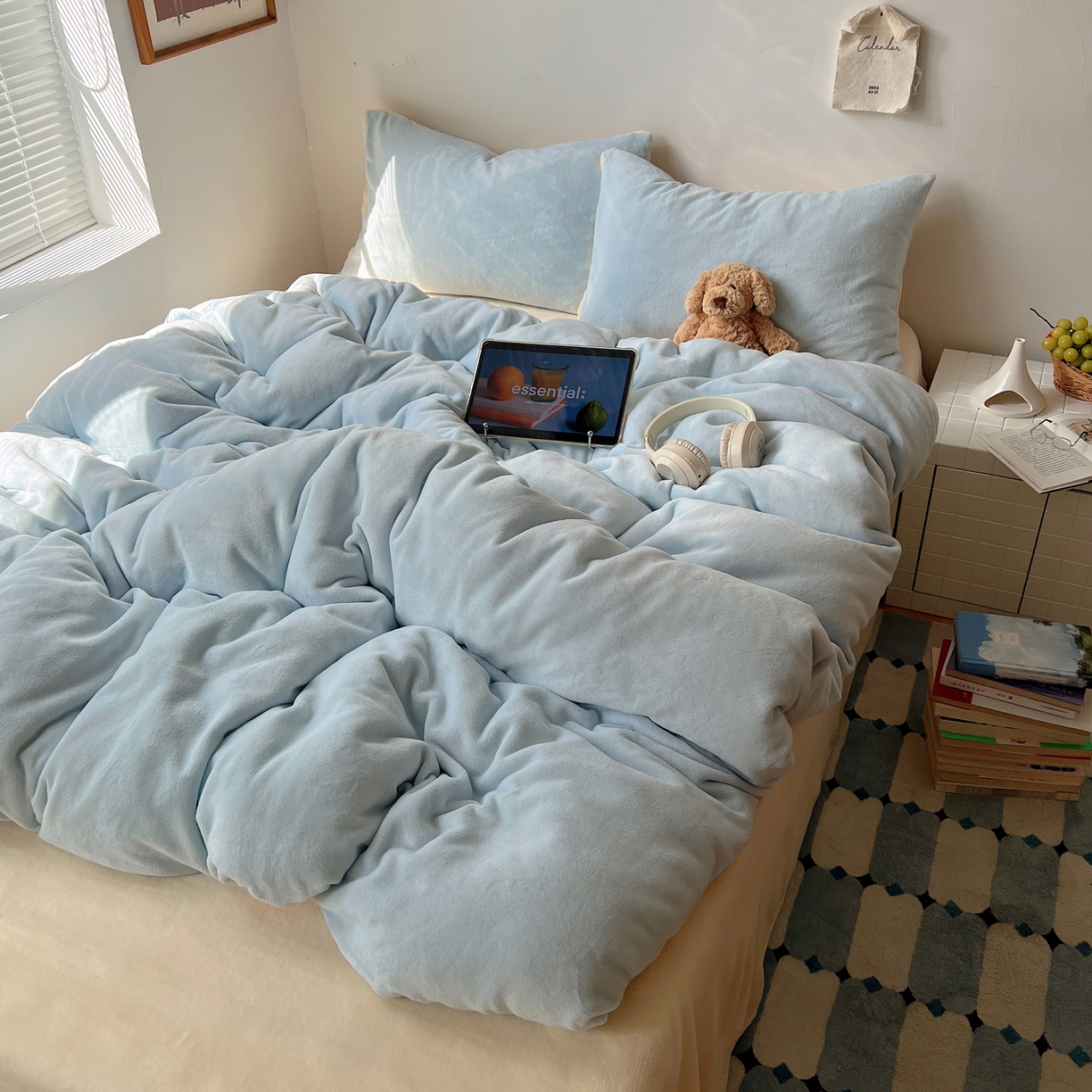 91家纺网 家纺一手货源 找家纺 （总）六巷胡同 2025新款INS博主风纯色双拼A类牛奶绒四件套