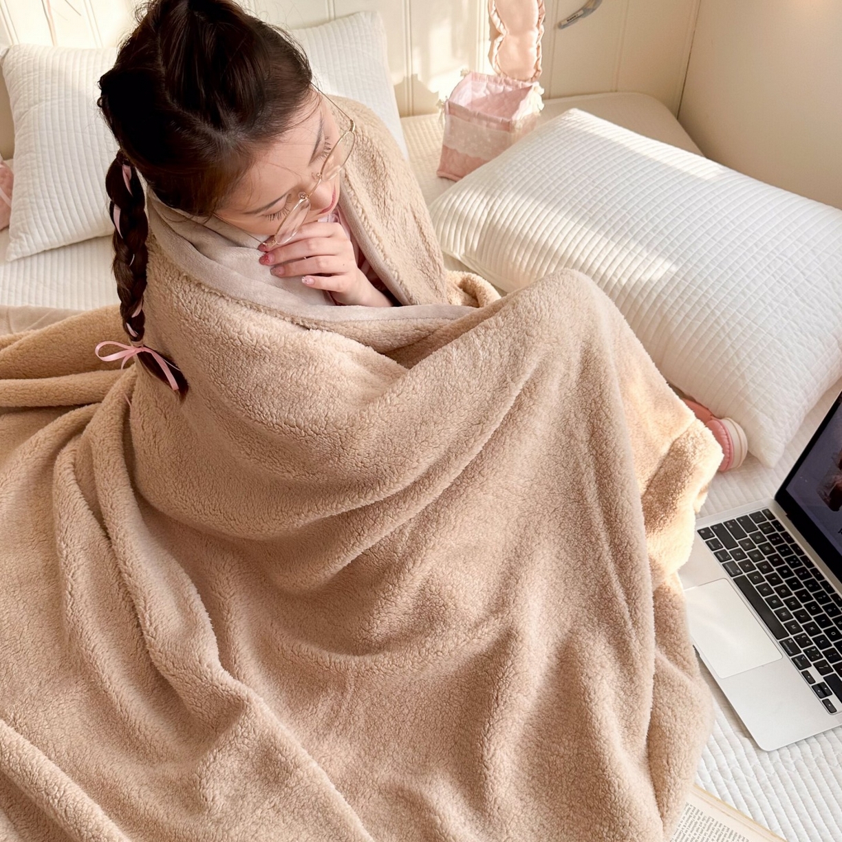 91家纺网 家纺一手货源 找家纺 顾里家纺 2025新款韩系糯叽叽纯色羊羔绒毯毯子 可可咖