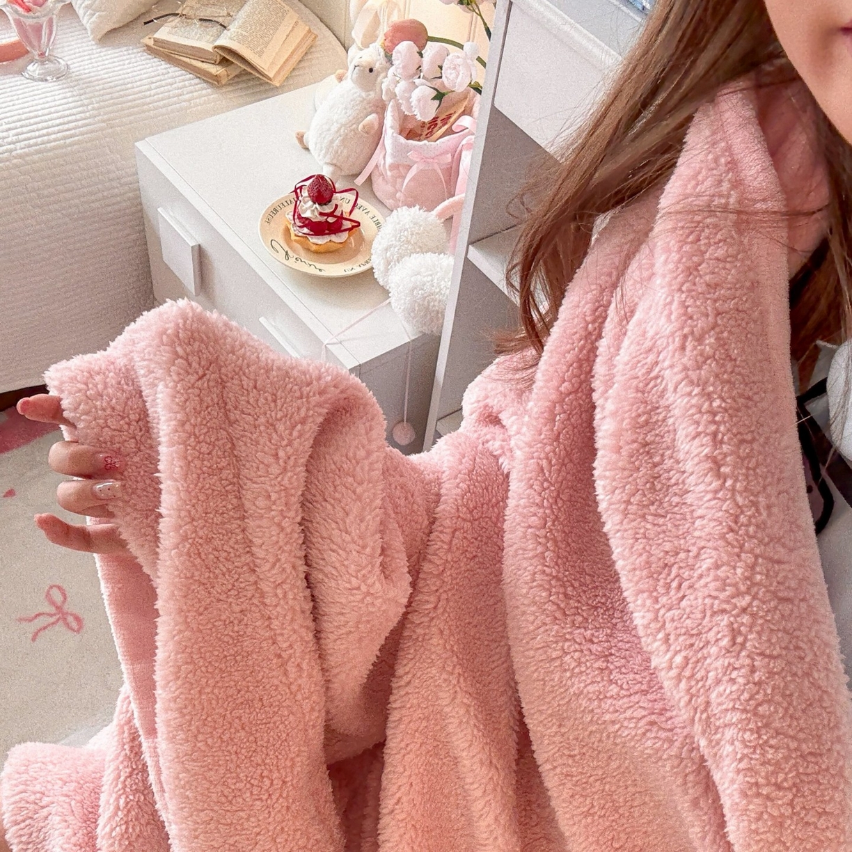 91家纺网 家纺一手货源 找家纺 顾里家纺 2025新款韩系糯叽叽纯色羊羔绒毯毯子 甜莓粉