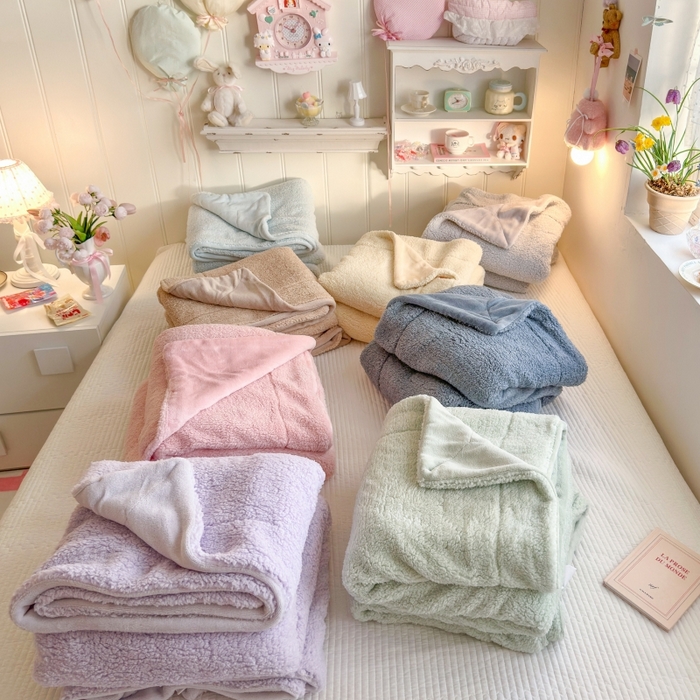 91家纺网 家纺一手货源 找家纺 顾里家纺 2025新款韩系糯叽叽纯色羊羔绒毯毯子 组合图仅供展示不可下单