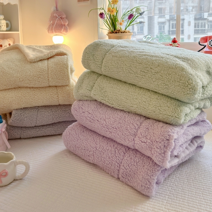 91家纺网 家纺一手货源 找家纺 顾里家纺 2025新款韩系糯叽叽纯色羊羔绒毯毯子 组合图仅供展示不可下单