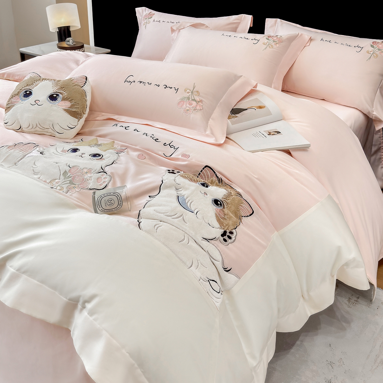 91家纺网 家纺一手货源 找家纺 （总）丞音家纺 2025新款轻奢卡通风A类50s双股100支贡缎长绒棉四件套刺绣全棉被套绣花床笠高档礼盒装