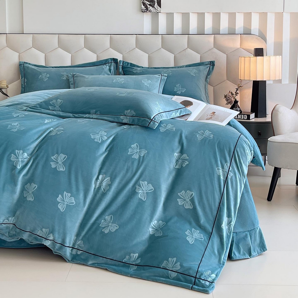 91家纺网 家纺一手货源 找家纺 慕希家纺 2025新款高克重牛奶绒雕花四件套-暮光花园 暮光花园-星月蓝