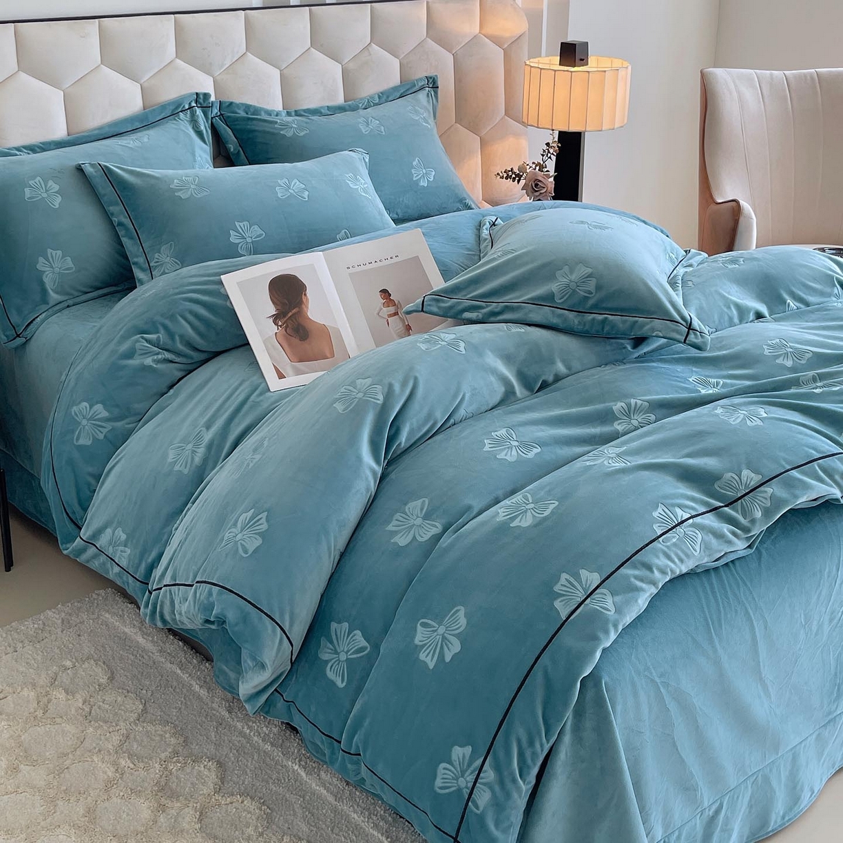 91家纺网 家纺一手货源 找家纺 慕希家纺 2025新款高克重牛奶绒雕花四件套-暮光花园 暮光花园-星月蓝