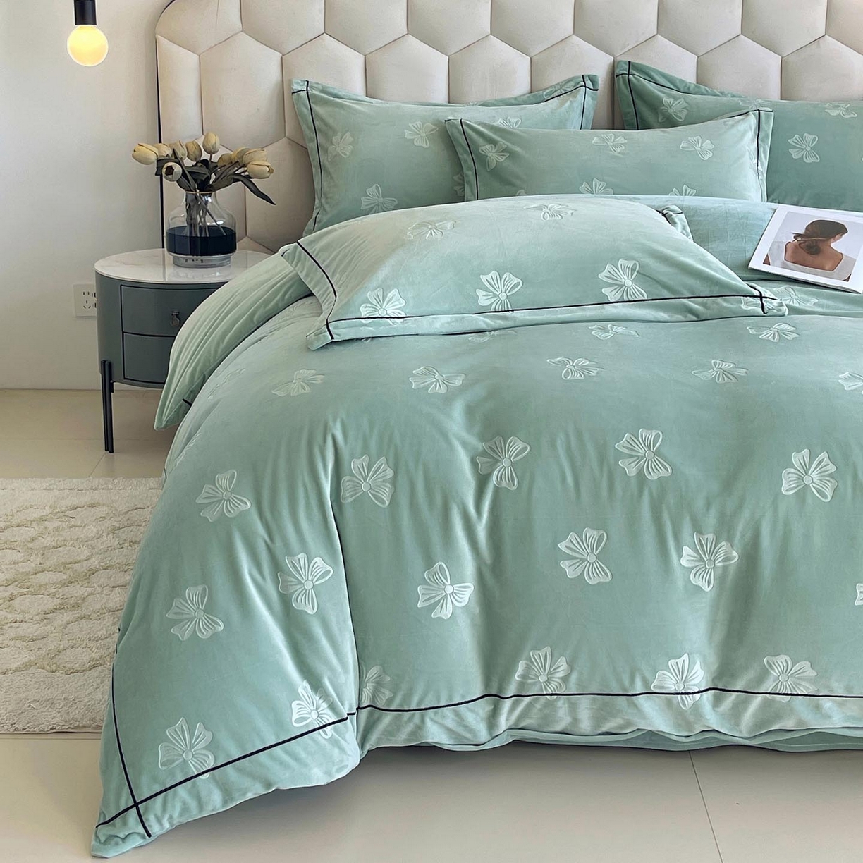 91家纺网 家纺一手货源 找家纺 慕希家纺 2025新款高克重牛奶绒雕花四件套-暮光花园 暮光花园-湖水绿