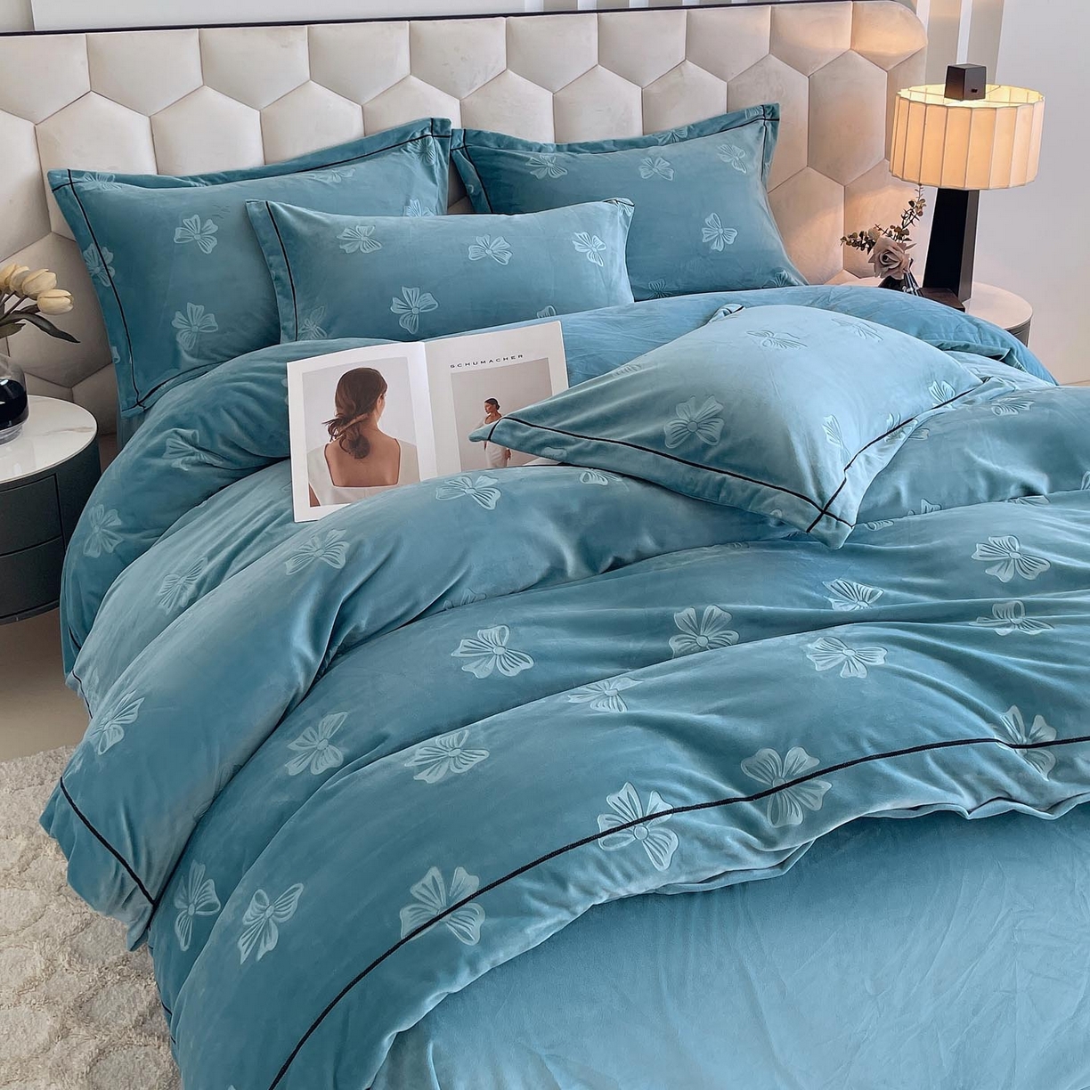 91家纺网 家纺一手货源 找家纺 慕希家纺 2025新款高克重牛奶绒雕花四件套-暮光花园 暮光花园-星月蓝