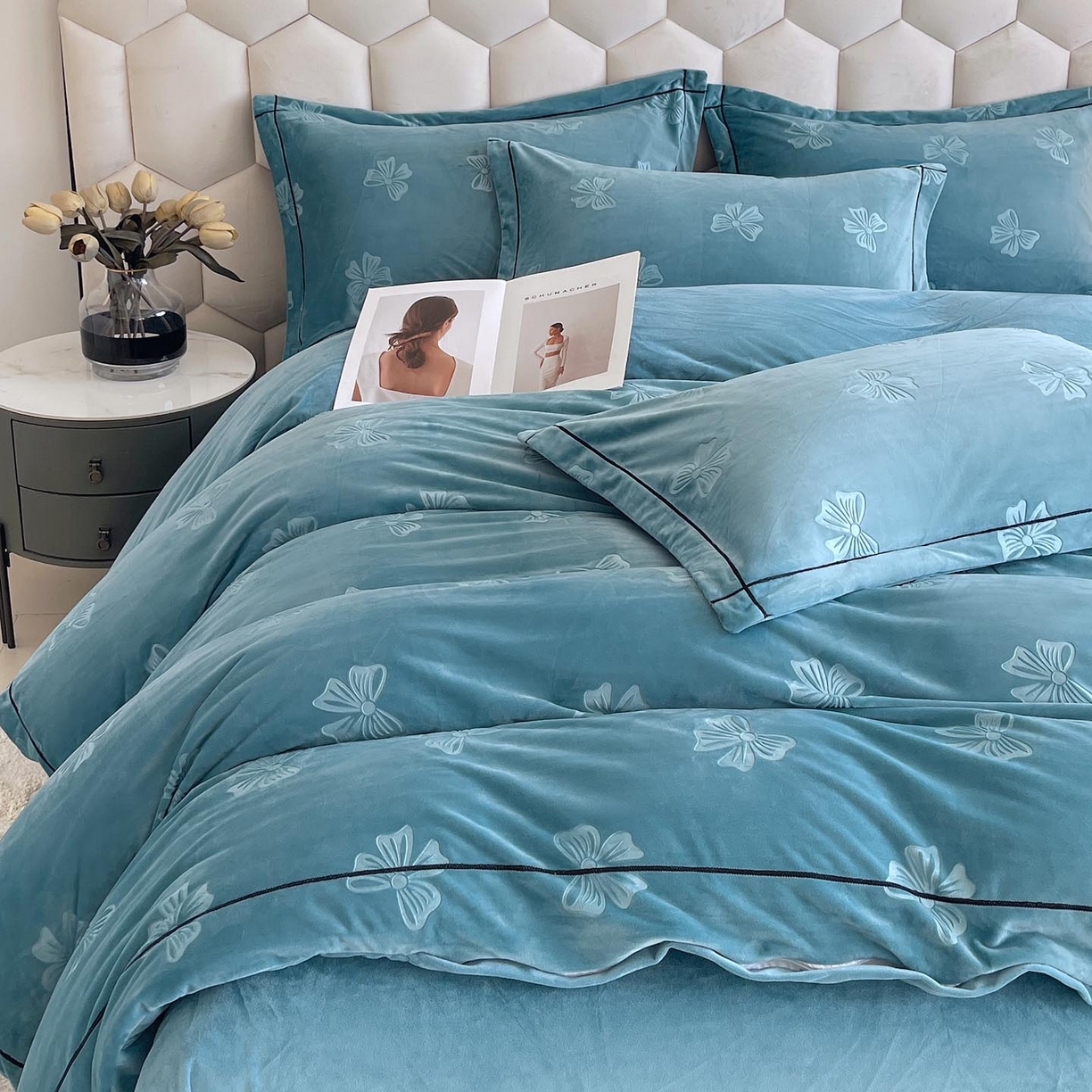 91家纺网 家纺一手货源 找家纺 慕希家纺 2025新款高克重牛奶绒雕花四件套-暮光花园 暮光花园-星月蓝