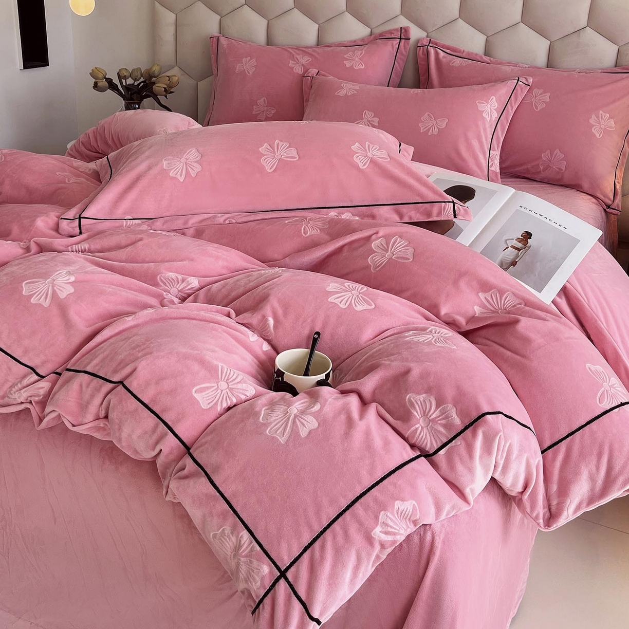 91家纺网 家纺一手货源 找家纺 慕希家纺 2025新款高克重牛奶绒雕花四件套-暮光花园 暮光花园-苏梅粉