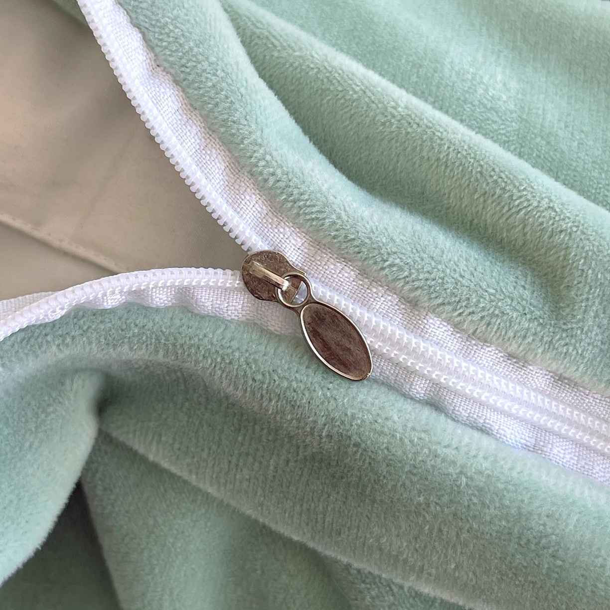 91家纺网 家纺一手货源 找家纺 慕希家纺 2025新款高克重牛奶绒雕花四件套-暮光花园 暮光花园-湖水绿