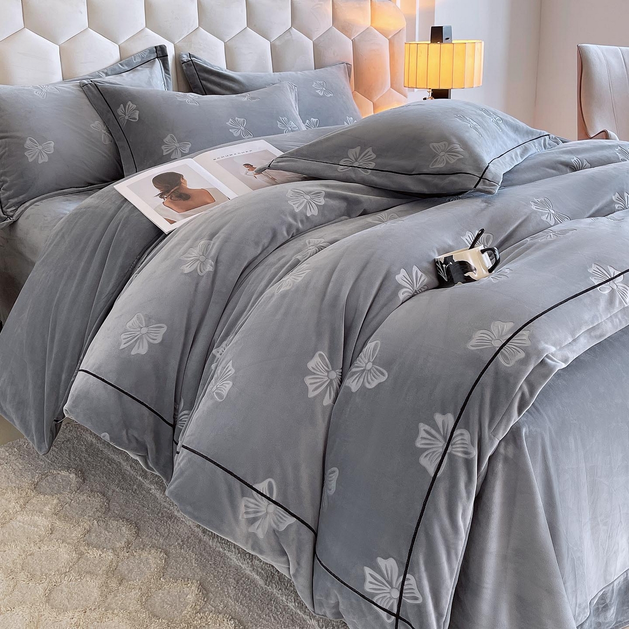 91家纺网 家纺一手货源 找家纺 慕希家纺 2025新款高克重牛奶绒雕花四件套-暮光花园 暮光花园-高级灰