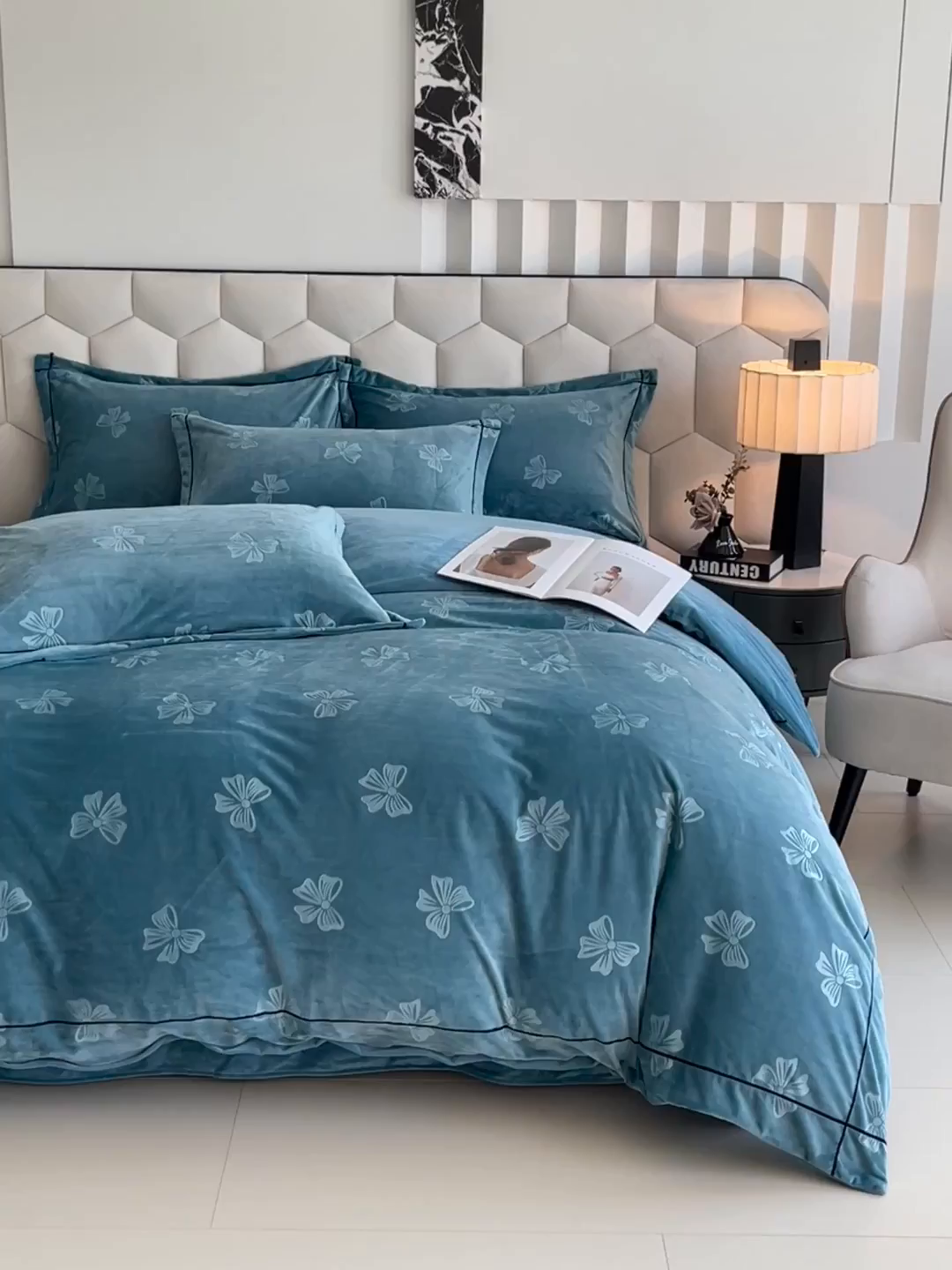 91家纺网 家纺一手货源 找家纺 慕希家纺 2025新款高克重牛奶绒雕花四件套-暮光花园 暮光花园-星月蓝