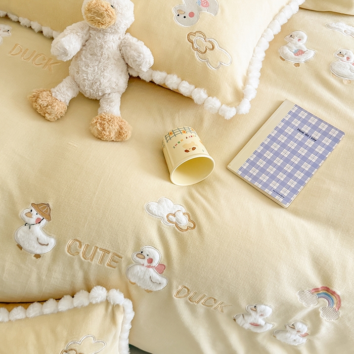 91家纺网 家纺一手货源 找家纺 （总）蜜柚 2025新款秋冬高克重全消光牛奶绒小清新卡通贴布四件套