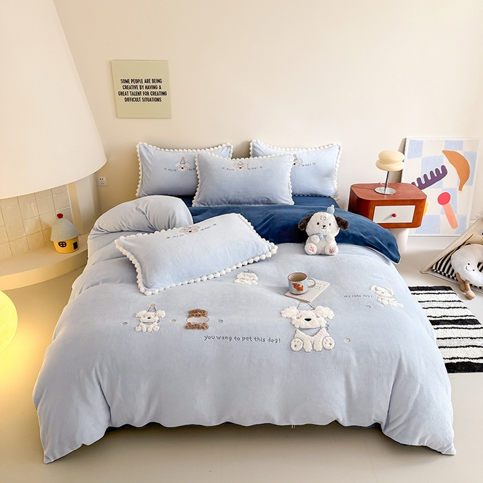 91家纺网 家纺一手货源 找家纺 （总）蜜柚 2025新款秋冬高克重全消光牛奶绒小清新卡通贴布四件套