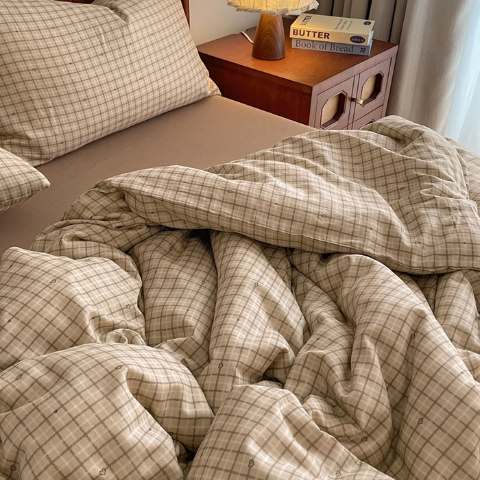 91家纺网 家纺一手货源 找家纺 典曼家纺 2025新款A类母婴级抗菌有氧双层纱亲肤小清新印花三件套四件套 可心咖