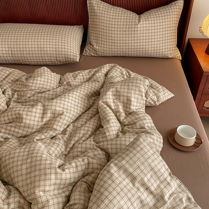 91家纺网 家纺一手货源 找家纺 典曼家纺 2025新款A类母婴级抗菌有氧双层纱亲肤小清新印花三件套四件套 可心咖