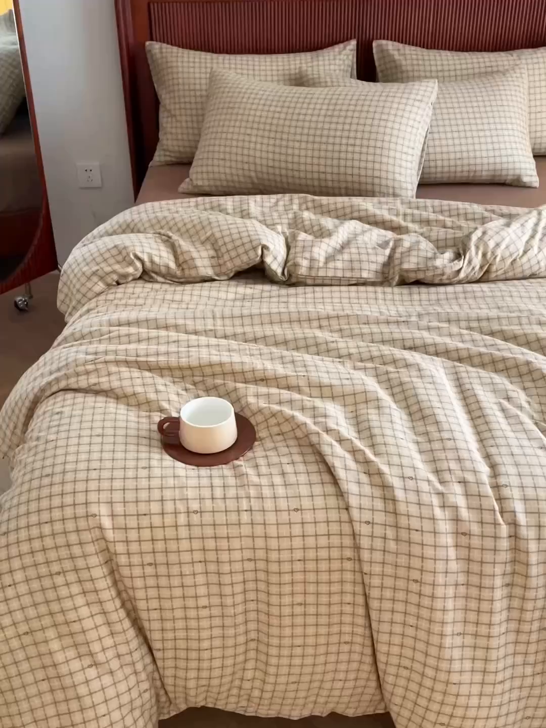 91家纺网 家纺一手货源 找家纺 典曼家纺 2025新款A类母婴级抗菌有氧双层纱亲肤小清新印花三件套四件套 可心咖