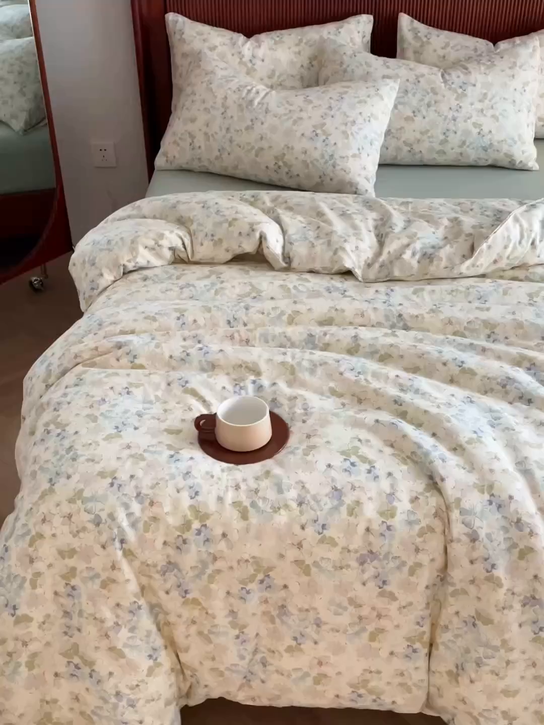 91家纺网 家纺一手货源 找家纺 典曼家纺 2025新款A类母婴级抗菌有氧双层纱亲肤小清新印花三件套四件套 沁香