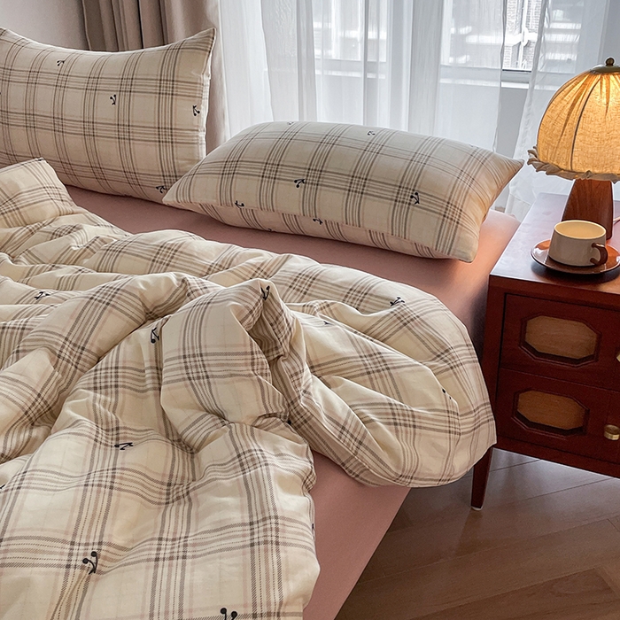 91家纺网 家纺一手货源 找家纺 典曼家纺 2025新款A类母婴级抗菌有氧双层纱亲肤小清新印花三件套四件套 可可樱桃