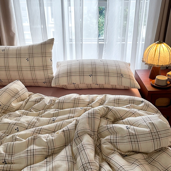 91家纺网 家纺一手货源 找家纺 典曼家纺 2025新款A类母婴级抗菌有氧双层纱亲肤小清新印花三件套四件套 可可樱桃