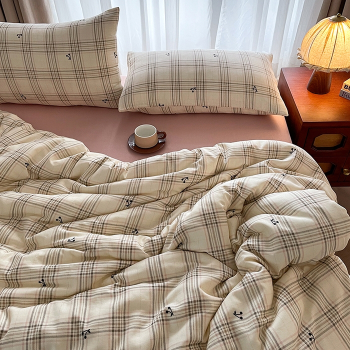 91家纺网 家纺一手货源 找家纺 典曼家纺 2025新款A类母婴级抗菌有氧双层纱亲肤小清新印花三件套四件套 可可樱桃