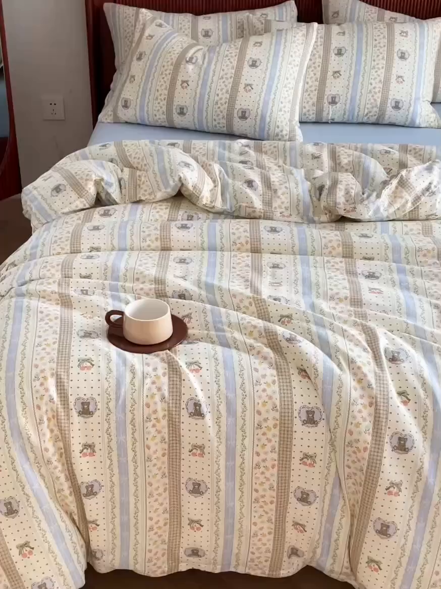 91家纺网 家纺一手货源 找家纺 典曼家纺 2025新款A类母婴级抗菌有氧双层纱亲肤小清新印花三件套四件套 三宅一熊