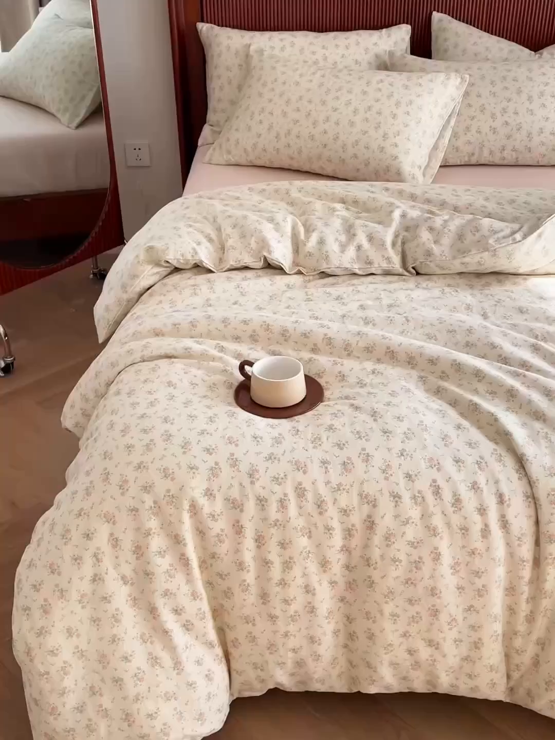 91家纺网 家纺一手货源 找家纺 典曼家纺 2025新款A类母婴级抗菌有氧双层纱亲肤小清新印花三件套四件套 花田错