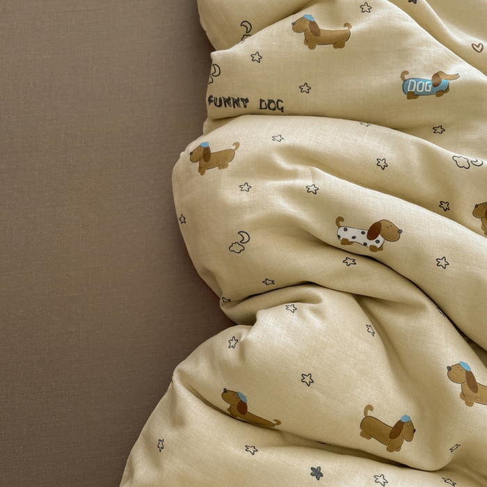 91家纺网 家纺一手货源 找家纺 典曼家纺 2025新款A类母婴级抗菌有氧双层纱亲肤小清新印花三件套四件套 腊肠狗