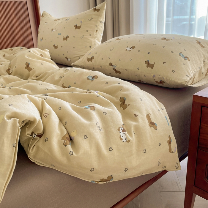 91家纺网 家纺一手货源 找家纺 典曼家纺 2025新款A类母婴级抗菌有氧双层纱亲肤小清新印花三件套四件套 腊肠狗