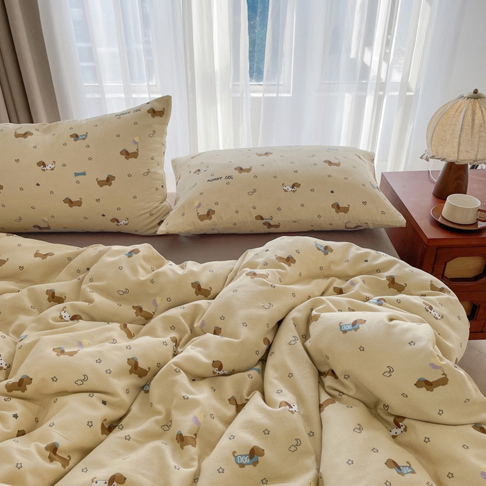 91家纺网 家纺一手货源 找家纺 典曼家纺 2025新款A类母婴级抗菌有氧双层纱亲肤小清新印花三件套四件套 腊肠狗