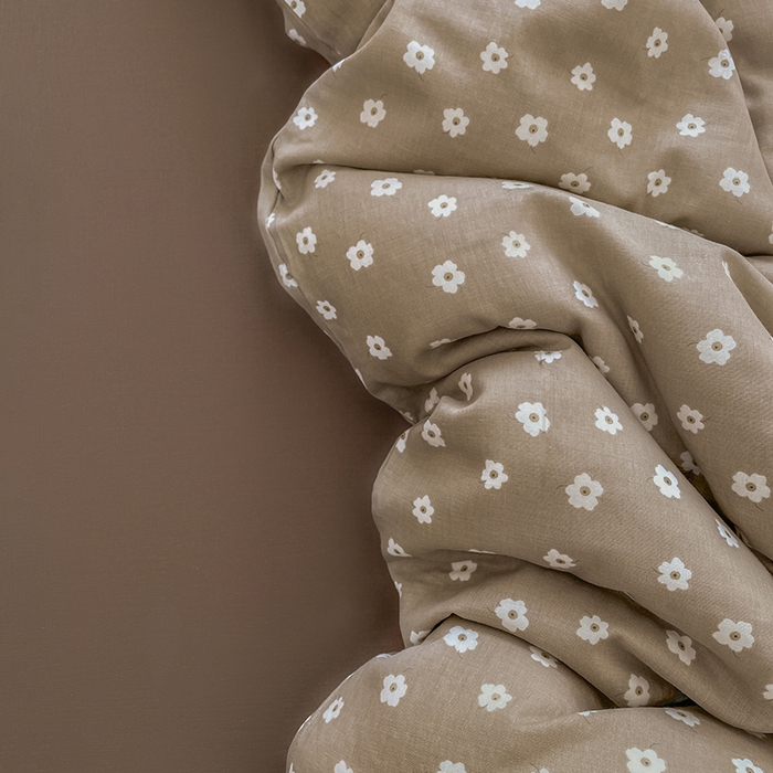 91家纺网 家纺一手货源 找家纺 典曼家纺 2025新款A类母婴级抗菌有氧双层纱亲肤小清新印花三件套四件套 洛可可