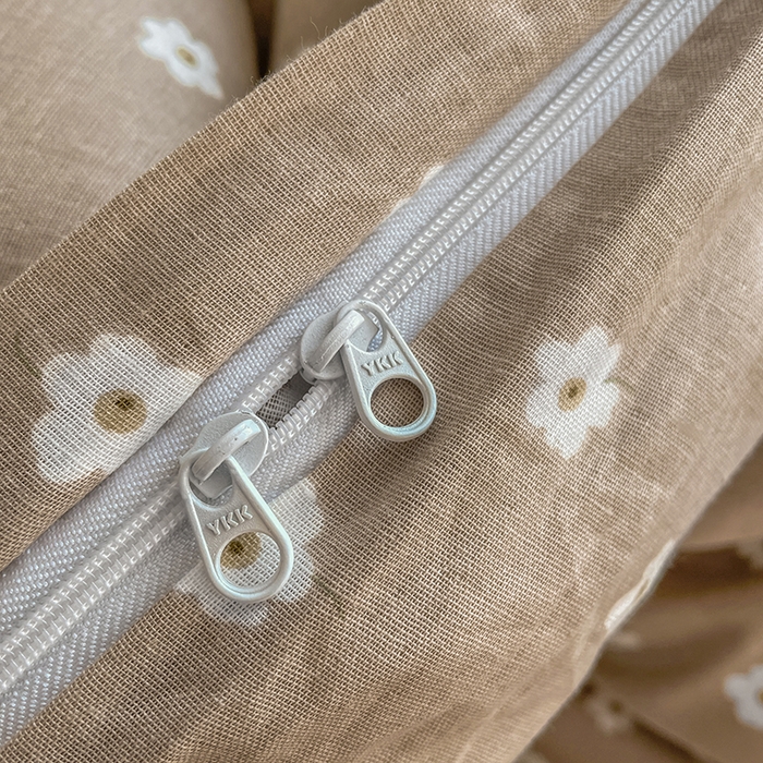 91家纺网 家纺一手货源 找家纺 典曼家纺 2025新款A类母婴级抗菌有氧双层纱亲肤小清新印花三件套四件套 洛可可