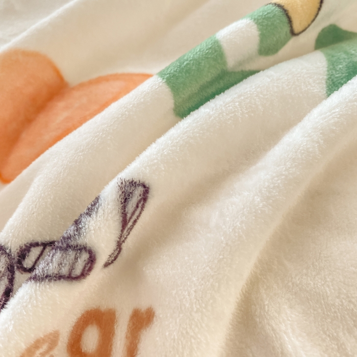 91家纺网 家纺一手货源 找家纺 红日子纺织品 2025新款高克重牛奶绒印花四件套 爱情小熊