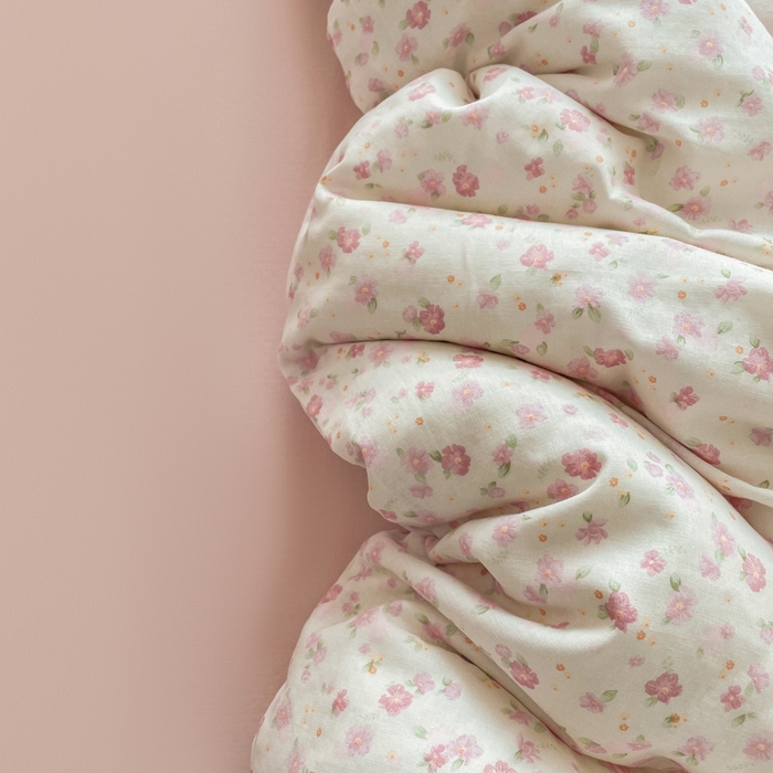 91家纺网 家纺一手货源 找家纺 典曼家纺 2025新款A类母婴级抗菌有氧双层纱亲肤小清新印花三件套四件套 桃汁夭夭