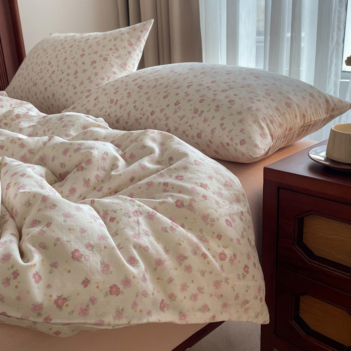 91家纺网 家纺一手货源 找家纺 典曼家纺 2025新款A类母婴级抗菌有氧双层纱亲肤小清新印花三件套四件套 桃汁夭夭