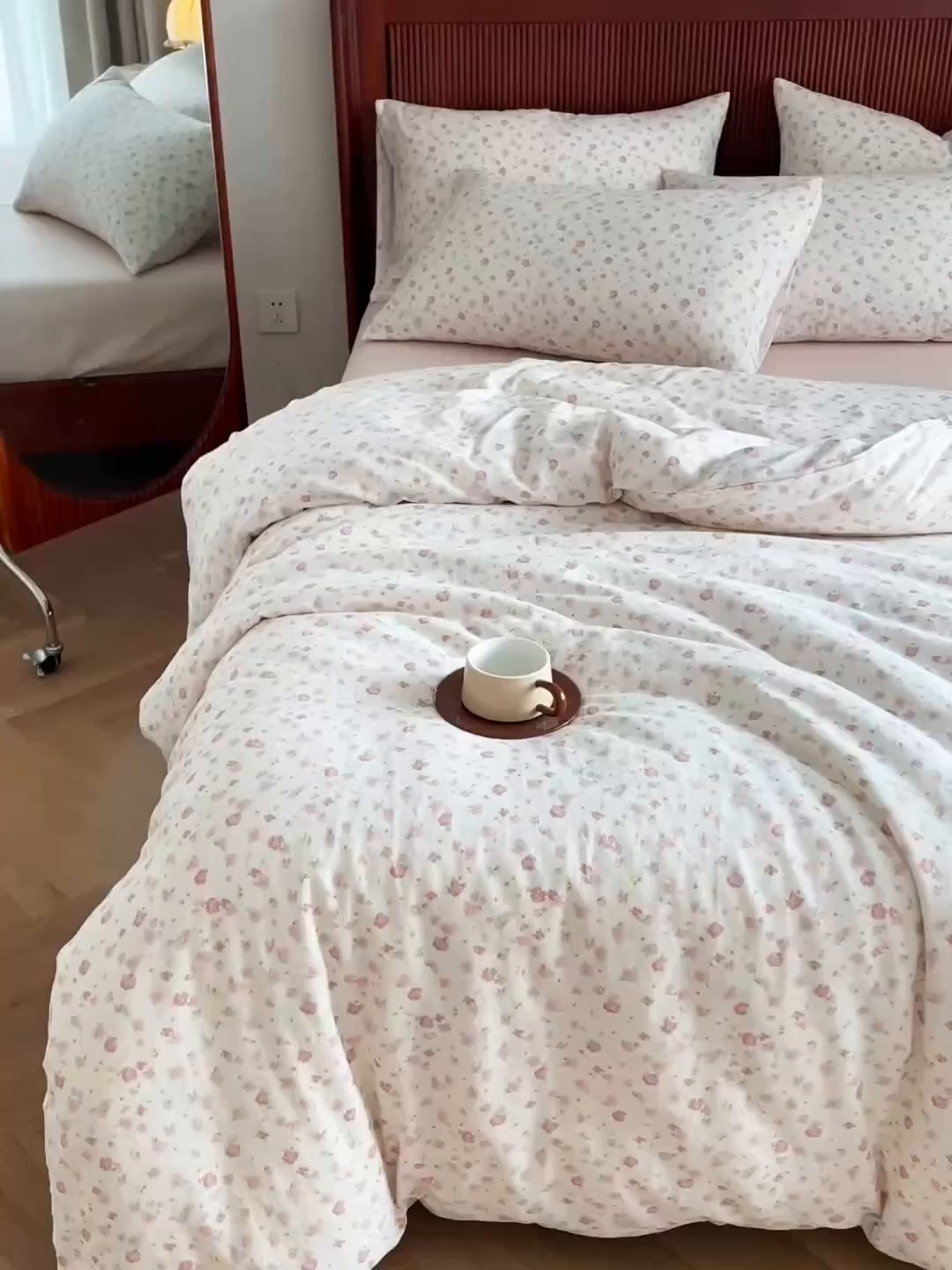 91家纺网 家纺一手货源 找家纺 典曼家纺 2025新款A类母婴级抗菌有氧双层纱亲肤小清新印花三件套四件套 桃汁夭夭