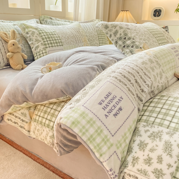 91家纺网 家纺一手货源 找家纺 红日子纺织品 2025新款高克重牛奶绒印花四件套 德尔慧