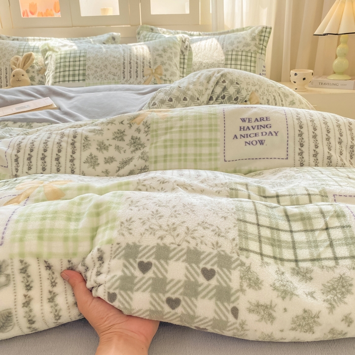 91家纺网 家纺一手货源 找家纺 红日子纺织品 2025新款高克重牛奶绒印花四件套 德尔慧